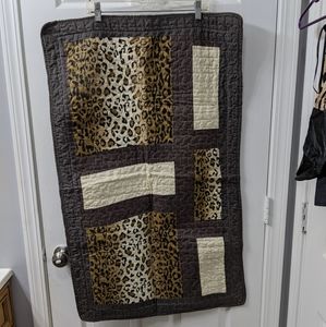 2 animal print pillow shams